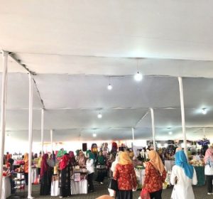 Dharma Wanita Persatuan BKKBN menggelar pemeriksaan kesehatan dan bazaar Ramadhan bagi warga sekitar BKKBN, Jakart.(Istimewa) 